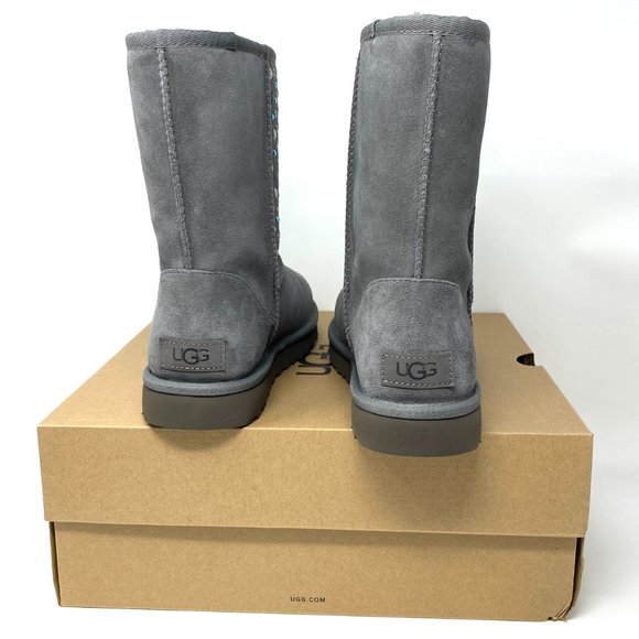 🌿Sale🌿 UGG Classic Short Stud Suede Fur Boots Grey Women Size 7 8 1119102-CHRC - Picture 4 of 10